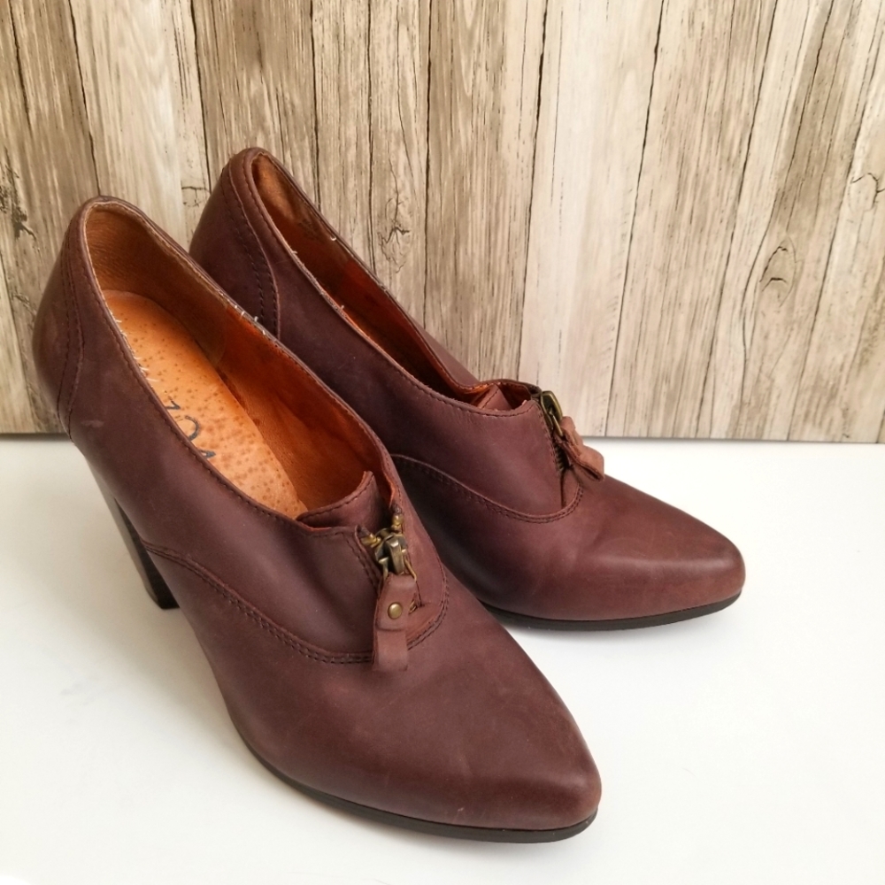 No 704b brown distressed leather boots Anthro